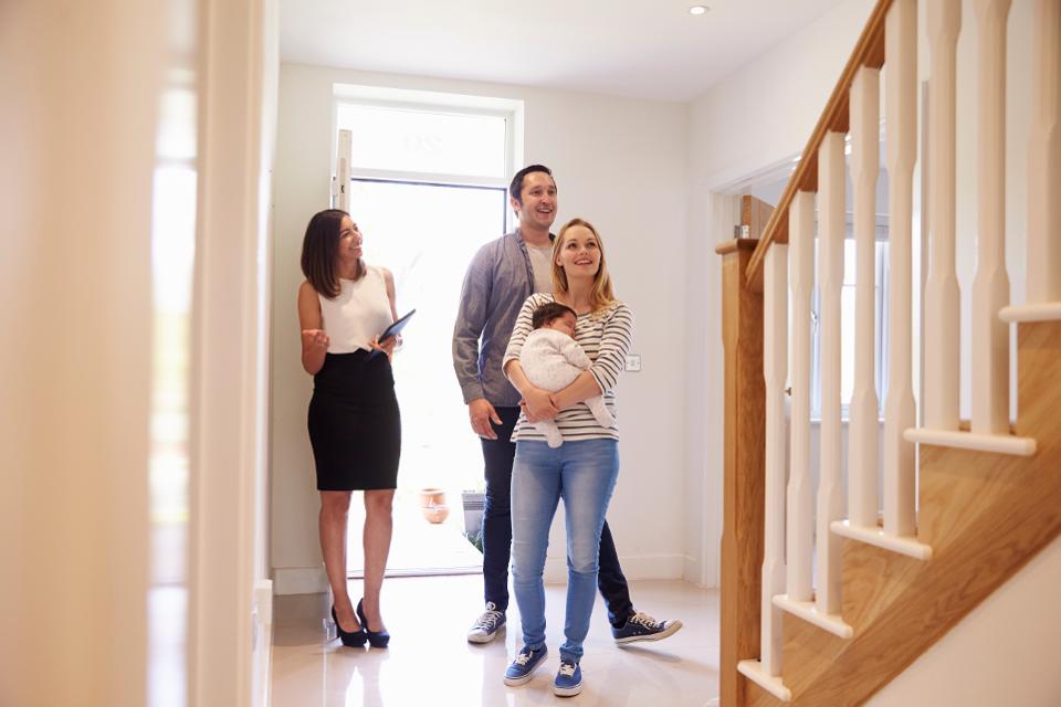 People seeing a house